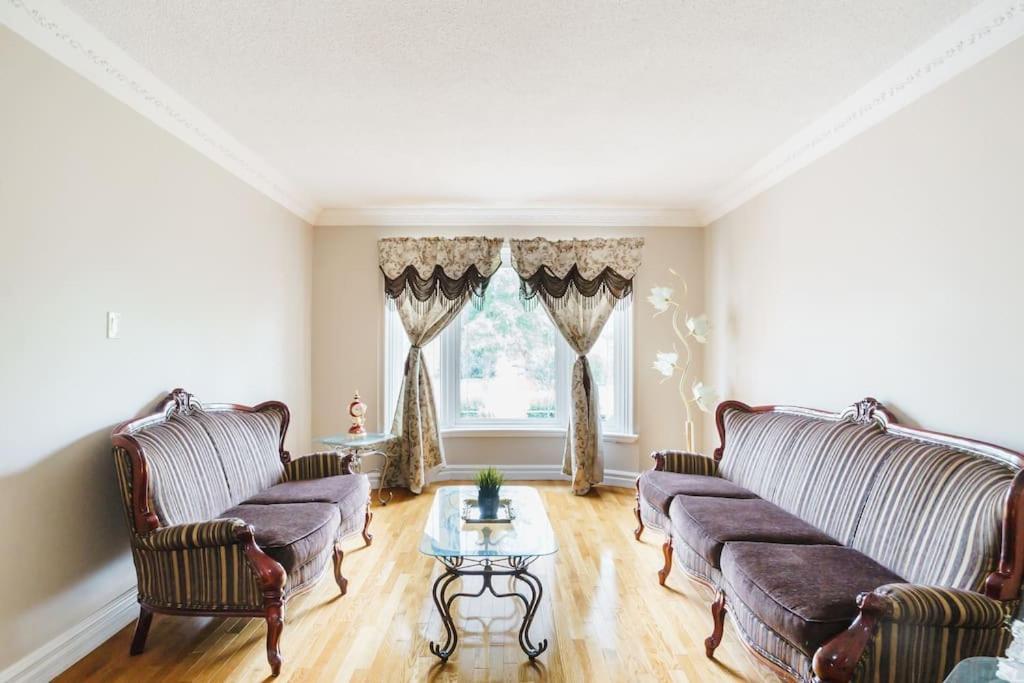 Beautiful Home 4 Bed, 3 Bath, Garage, Backyard! Mississauga Eksteriør billede
