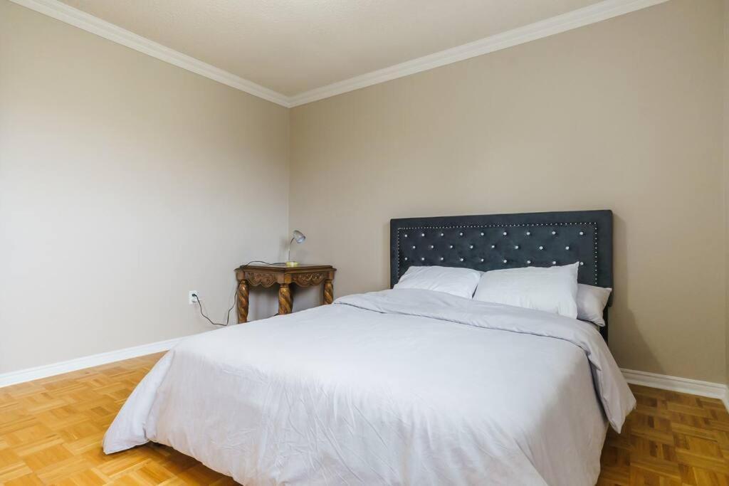 Beautiful Home 4 Bed, 3 Bath, Garage, Backyard! Mississauga Eksteriør billede