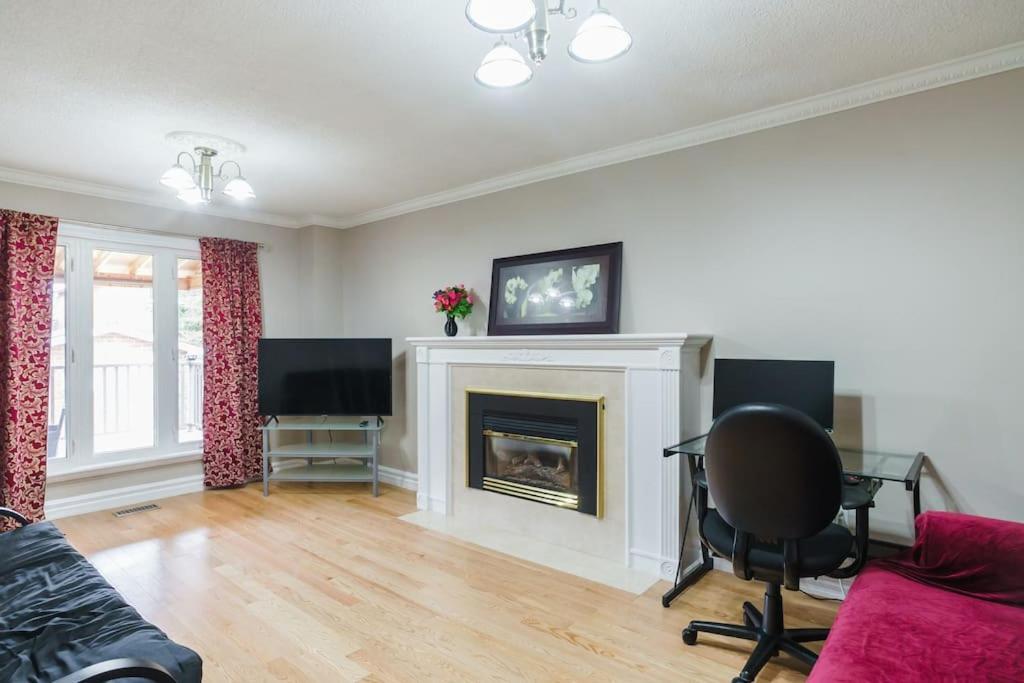 Beautiful Home 4 Bed, 3 Bath, Garage, Backyard! Mississauga Eksteriør billede